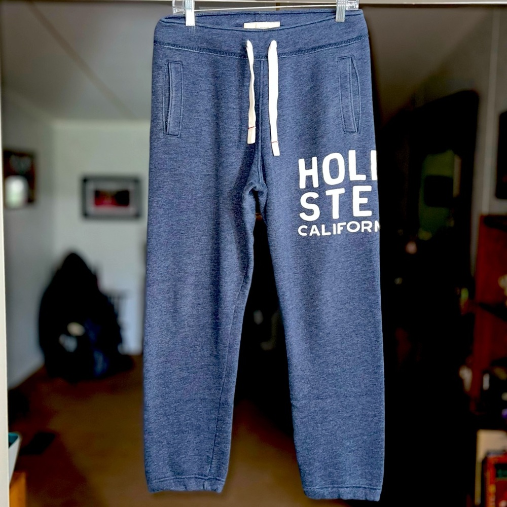 SOLD!  Hollister by Abercrombie Classic Sweatpants Mens Size S 29” Inseam 30-32”